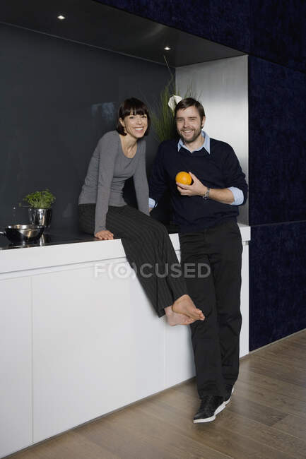 A man and a woman relaxing at home — Stock Photo
