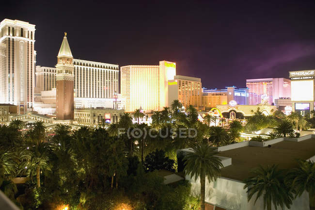 Illuminated hotels and casinos at night, Las Vegas, Nevada — Stock Photo