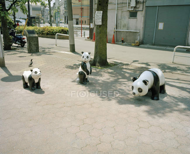 Panda sculptures in public square on sunny day — Stock Photo