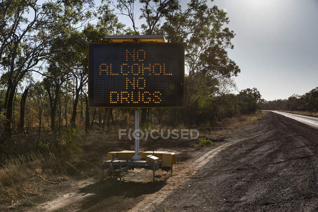 No Alcohol No Drugs digital road sign at sunny roadside — Stock Photo