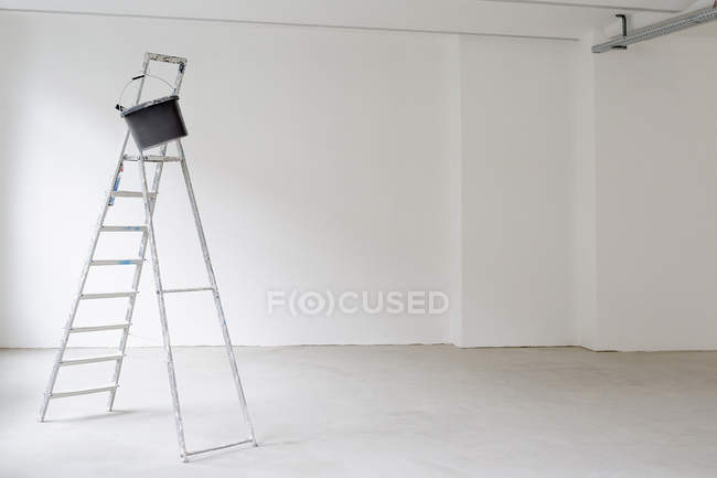 Ladder in empty room at construction site — Stock Photo