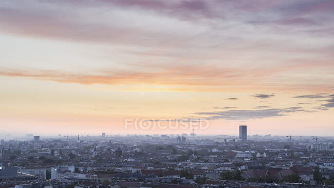 Vista panoramica Panorama urbano di Berlino sotto il cielo del tramonto, Germania — Foto stock