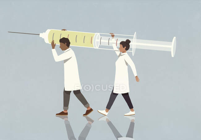 Médicos que transportam seringa grande — Fotografia de Stock