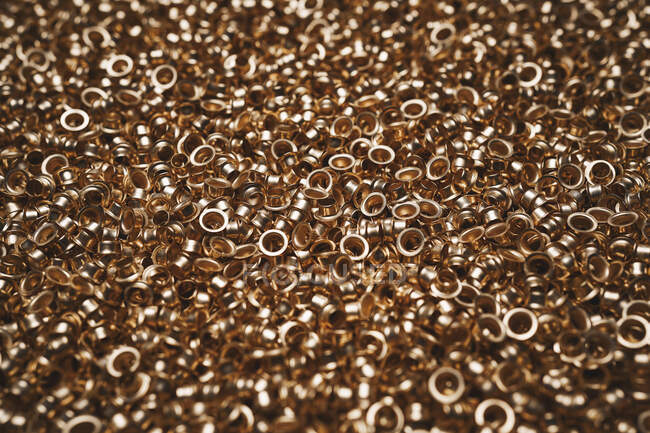 Montón de piezas de cobre lug - foto de stock
