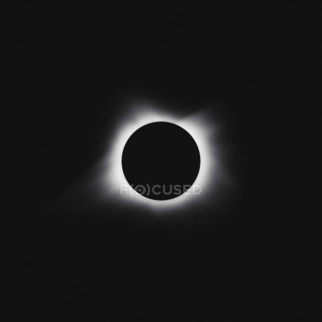 Eclipse solar sobre fundo preto — Fotografia de Stock