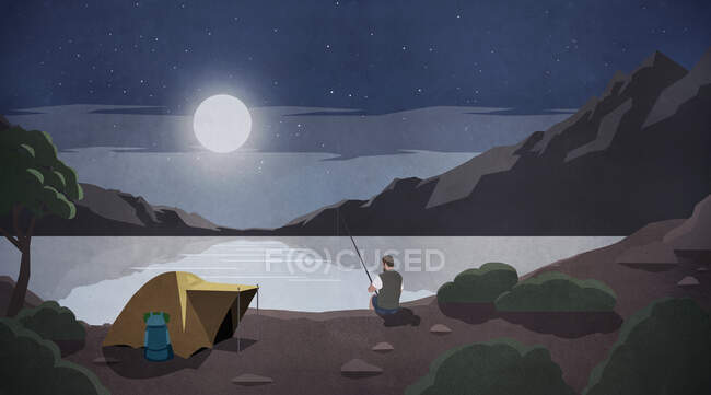 Chiaro di luna sulla pesca uomo presso il campeggio remoto sul lago — Foto stock