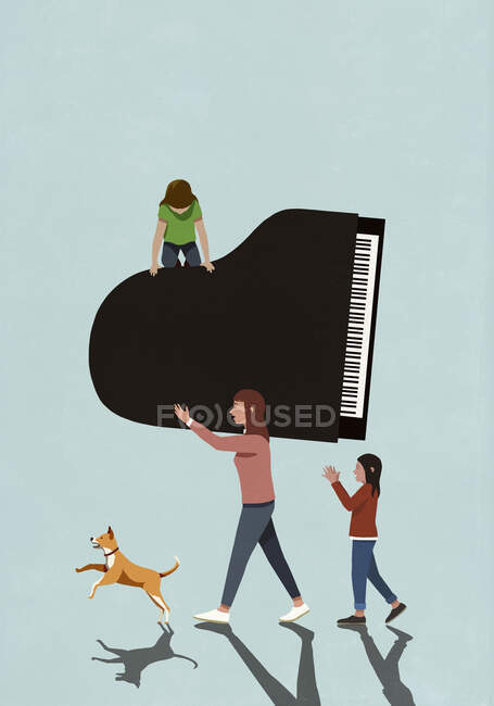 Familia con perros llevando piano de cola - foto de stock