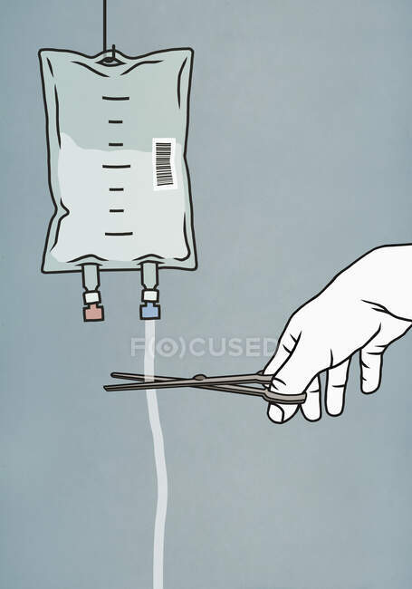 Hand with scissors cutting IV drip bag — Stock Photo