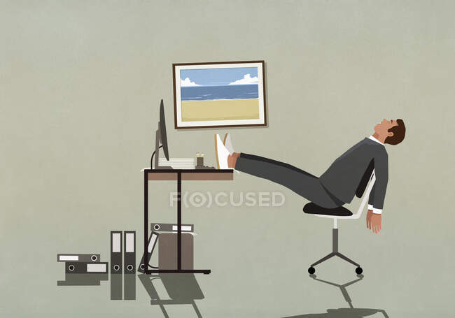 Müder Geschäftsmann schläft mit Füßen auf Schreibtisch — Stockfoto