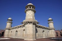 Itmad-ud-daulah-Grab, Mausoleum aus weißem Marmor tagsüber, agra, Indien — Stockfoto