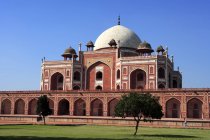Humayun's Tomb, built in 1570, made from red sandstone and white marble, first garden-tomb on the Indian subcontinent, persian influence in mughal architecture, UNESCO World Heritage Site, Delhi, India — Stock Photo