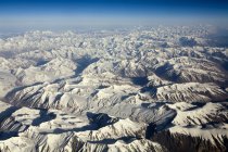 A vista aérea da neve cobriu as montanhas do Himalaia como visto no voo de Deli para Leh-Ladakh. Índia — Fotografia de Stock