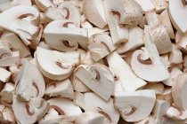Botão branco cortado cogumelo e forma picada, quadro completo — Fotografia de Stock