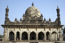 Front view of Ibrahim Roza palace, Bijapur, Karnataka, India, Asia. — Stock Photo