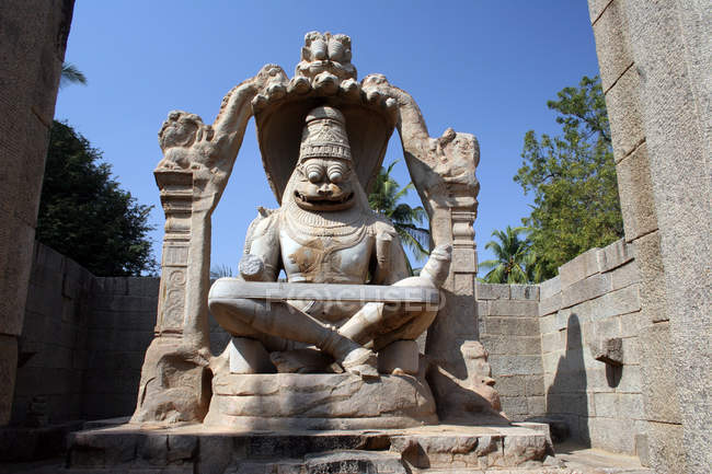 Ugra Narsimha idol during daytime against cloudy sky,  Hampi (Vijaynagar Ruins), Karnataka, India, Asia. — Stock Photo