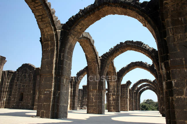 Construcción en arco de Bara Kaman, Bijapur, Karnataka, India, Asia . - foto de stock