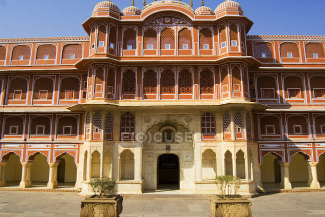 Vista de la casa de residencia india tradicional, Jaipur, Rajastán - foto de stock