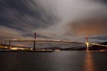 Ciel dramatique sur le pont de Tjeldsund — Photo de stock