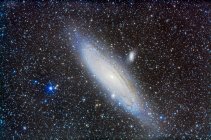 Panorama stellare con Andromeda e altre galassie — Foto stock