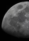 Extremidad y terminador de Luna gibbous - foto de stock