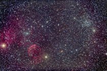 Paisaje estelar con Nebulosa de medusas - foto de stock
