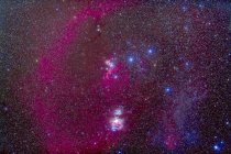 Paisaje estelar con Nebulosa de Orión - foto de stock