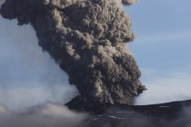 Извержение вулкана Эйджафьяллайокулл — стоковое фото