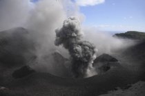 Eruzione di Yasur sull'isola di Tanna — Foto stock