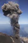 Stromboli попелу виверження — стокове фото