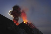 Stromboli виверження на Еолійські острови — стокове фото