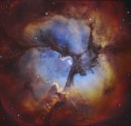 Paisagem estelar com nebulosa trifida em Sagitário — Fotografia de Stock