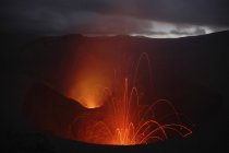 Éruption de Yasur sur l'île de Tanna — Photo de stock