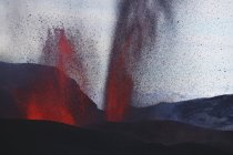 Fontes de lava de erupção Fimmvorduhals — Fotografia de Stock