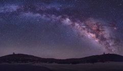 Млечный Путь над обсерваторией Макдональда — стоковое фото