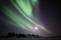 Aurora Borealis au-dessus du Grand lac des Esclaves — Photo de stock