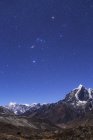 Constelação de Orion sobre a paisagem do Himalaia — Fotografia de Stock