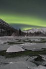 Aurora borealis au-dessus du lac Annie — Photo de stock