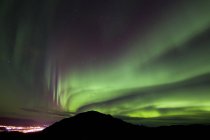 Aurora borealis au-dessus de Gray Mountain — Photo de stock