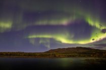Aurora boreale sul lago dei pesci — Foto stock
