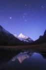 Sternenhimmel über dem Mount Jampayang — Stockfoto