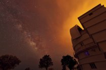 Звездное небо над обсерваторией Макдональда — стоковое фото