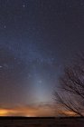 Luz zodiacal com Via Láctea ao pôr do sol — Fotografia de Stock