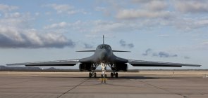 Texas, Dyess Air Force Base -  February 19, 2010: B-1B Lancer going through pre-flight checks before training mission — Stock Photo