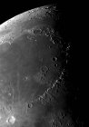 Craters copernicus near montes apenninus mountain range — Stock Photo