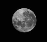 Luna piena in alta risoluzione su sfondo nero — Foto stock