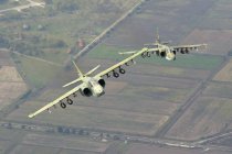 Bulgaria, base aerea Graf Ignatievo - 7 ottobre 2015: coppia di Su-25 dell'aeronautica militare bulgara Sukhoi — Foto stock