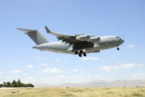 Турция, Конья - 26 июня 2013 г.: посадка самолета C-17A Globemaster III ВВС Объединенных Арабских Эмиратов в Конье во время международных учений 