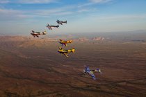 Arizona, Mesa - April 6, 2013: Extra 300 aerobatic aircraft flying in formation during APS training — Stock Photo