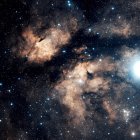 Nebulosa mariposa DWB 67, 72, 76, 81 en la constelación Cygnus - foto de stock