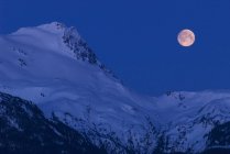 Moonset, Vetter Peak, New Aiyansh, Colúmbia Britânica, Canadá — Fotografia de Stock